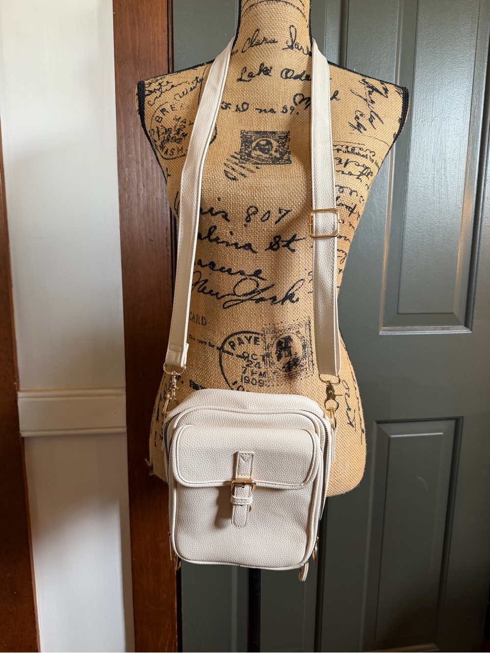 Cream Crossbody Messenge Leather Look multiple compartments, organization